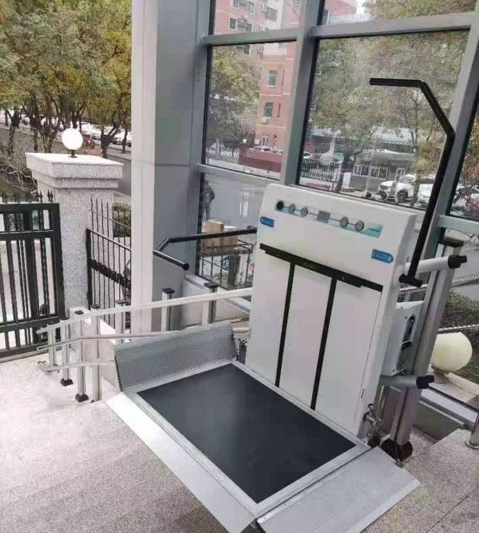 斜掛式無(wú)障礙升降機(jī)